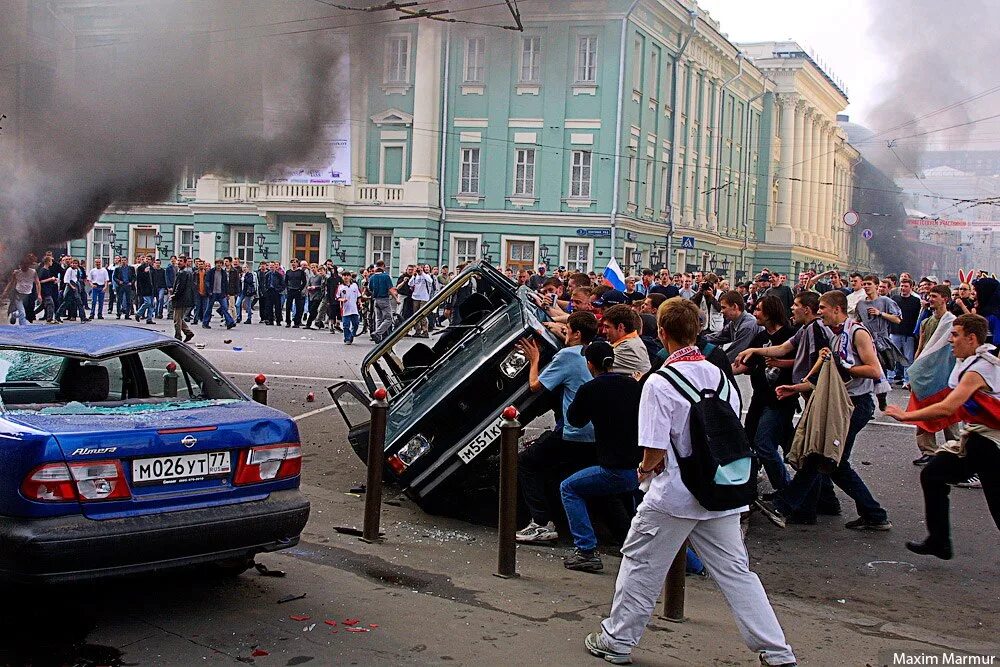 2 июня 2002. Беспорядки в Москве 2002 на Манежной площади. Беспорядки фанатов в Москве 2002.