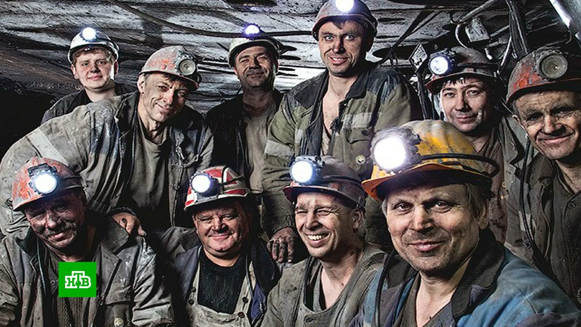 Шахтер история встреч. Шахта кирова суэк. Грачев шахтер донецк. Шахта западная донецк днр. Фк шахтер сталино.