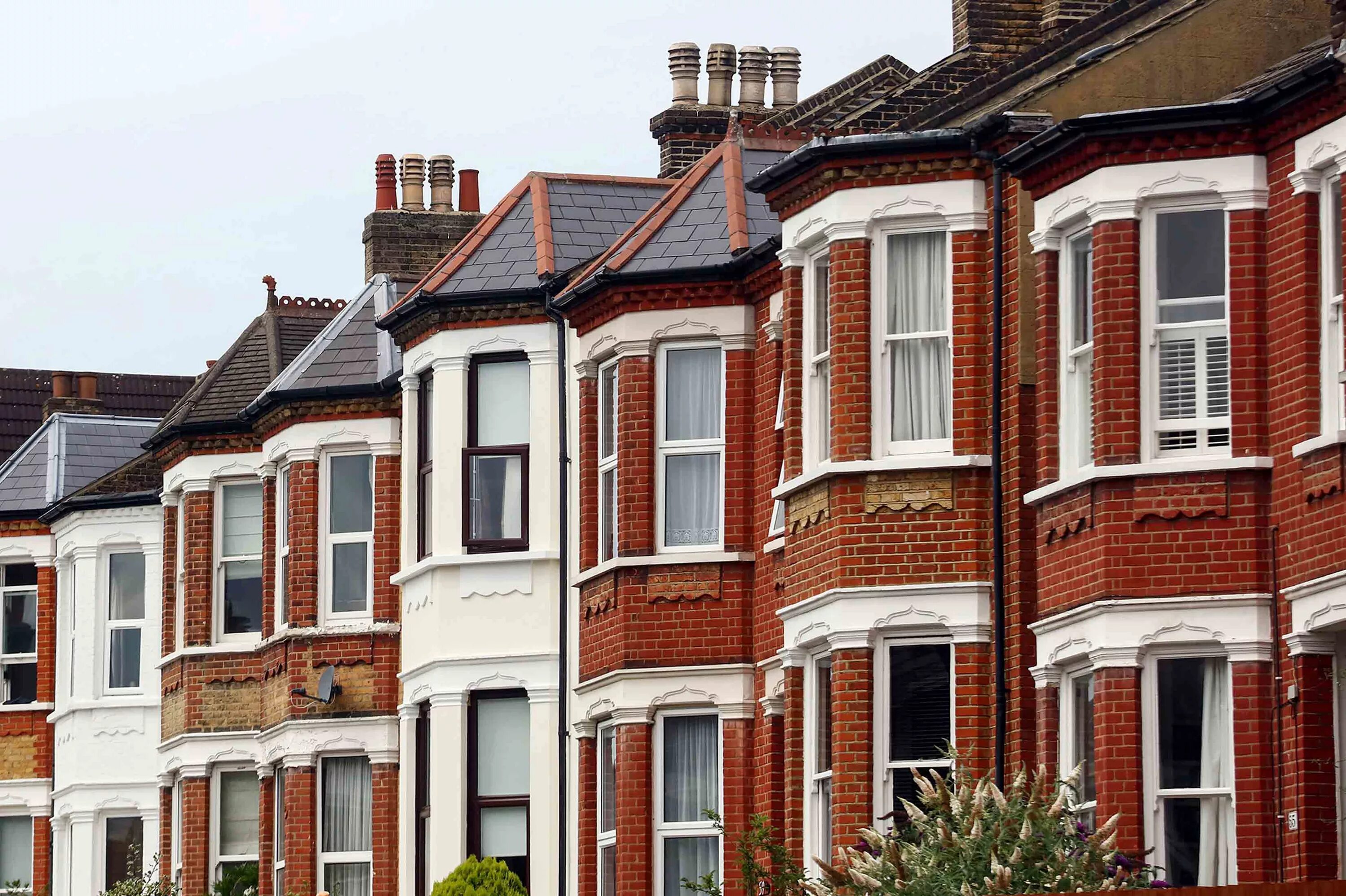 London houses. Лаудер хаус лондон снаружи. Хэмпстед лондон особняки. A terrace house в англии. Георгианский таунхаус лондон.