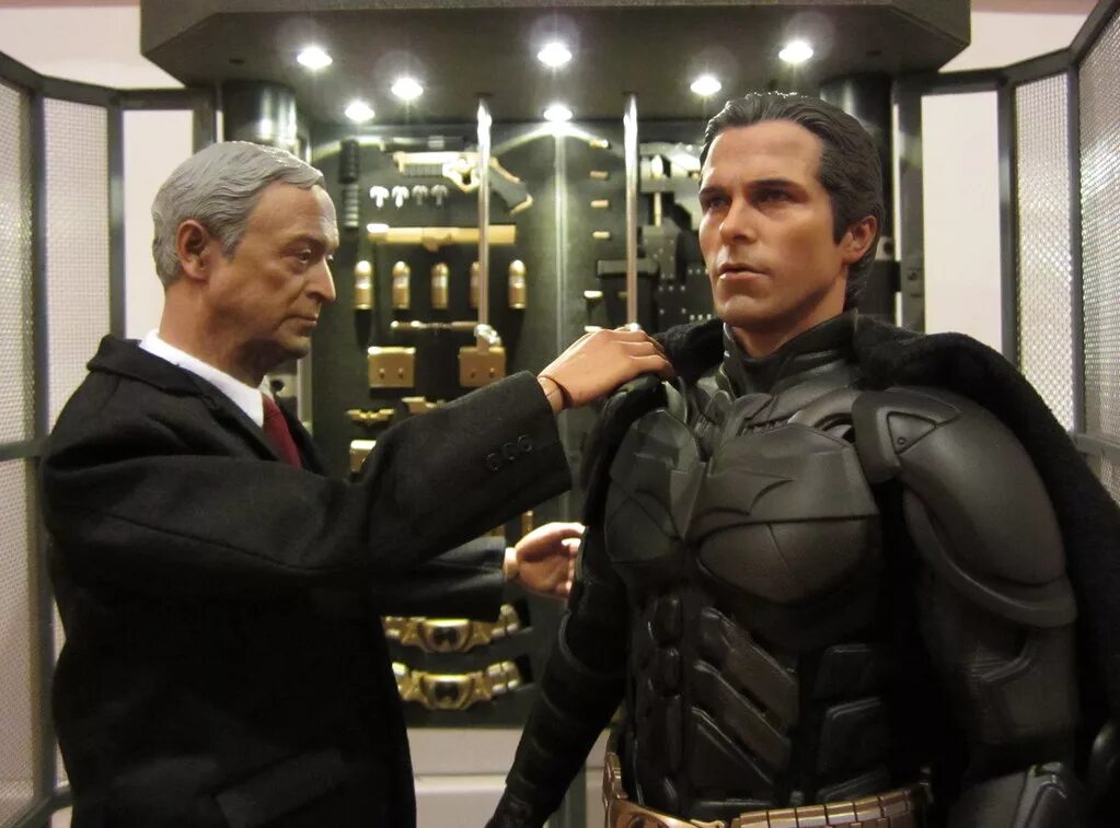 Hot Toys Armory. Bruce Wayne Alfred. Апартаменты Брюса Уэйна. Отец брюса