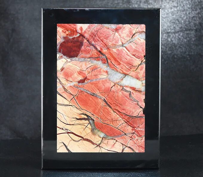 Зеркало из яшмы. Red jasper мрамор. Копейчатая яшма алтай. Яшмовый мрамор камень. Яшма камень шкатулка.