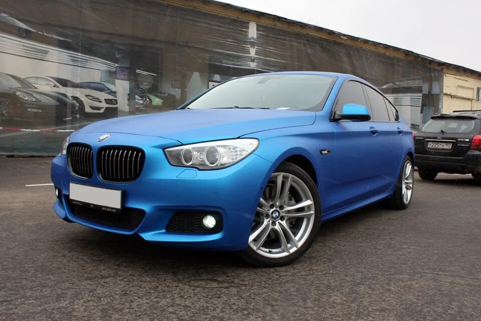 BMW m5 gt. БМВ м5 синяя матовая. БМВ 5gt синяя. BMW 5 синий матовый. Матовая м5