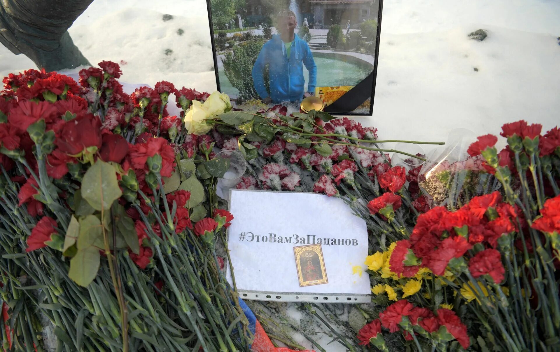 Роман филиппов летчик сирия. Майор филиппов летчик. Лётчик герой россии погибший в сирии роман. Роман филиппов майор филиппов. Могила романа филиппова в воронеже.