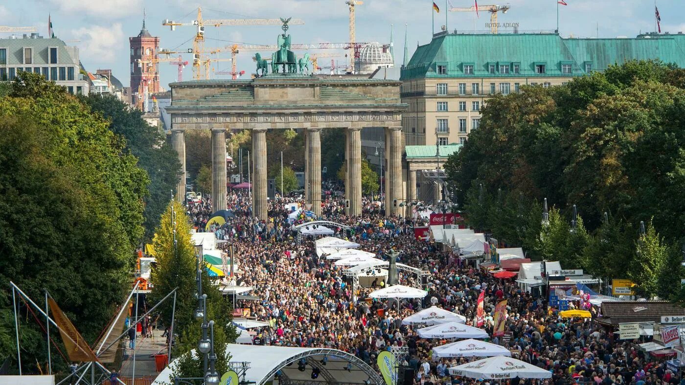 День объединения германии. День объединения германии 1990. Der oktober. 3 октября в германии. День воссоединения германии.