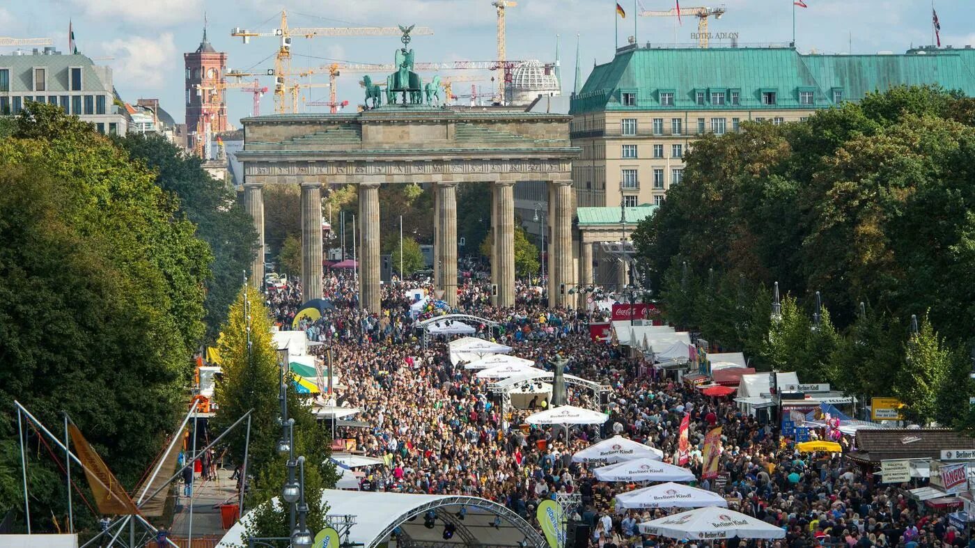 Германия события в истории. 3 Октября в Германии. День объединения Германии 3 октября. Праздники в Германии день немецкого единства. День германского единства (3 октября).