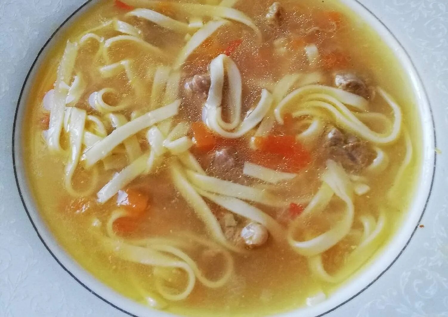 Суп лапша домашняя 250г. Сделать лапшу домашнюю для куриного супа. Лапша домашняя. Сделать лапшу домашнюю для куриного супа. Куриный бульон с лапшой.