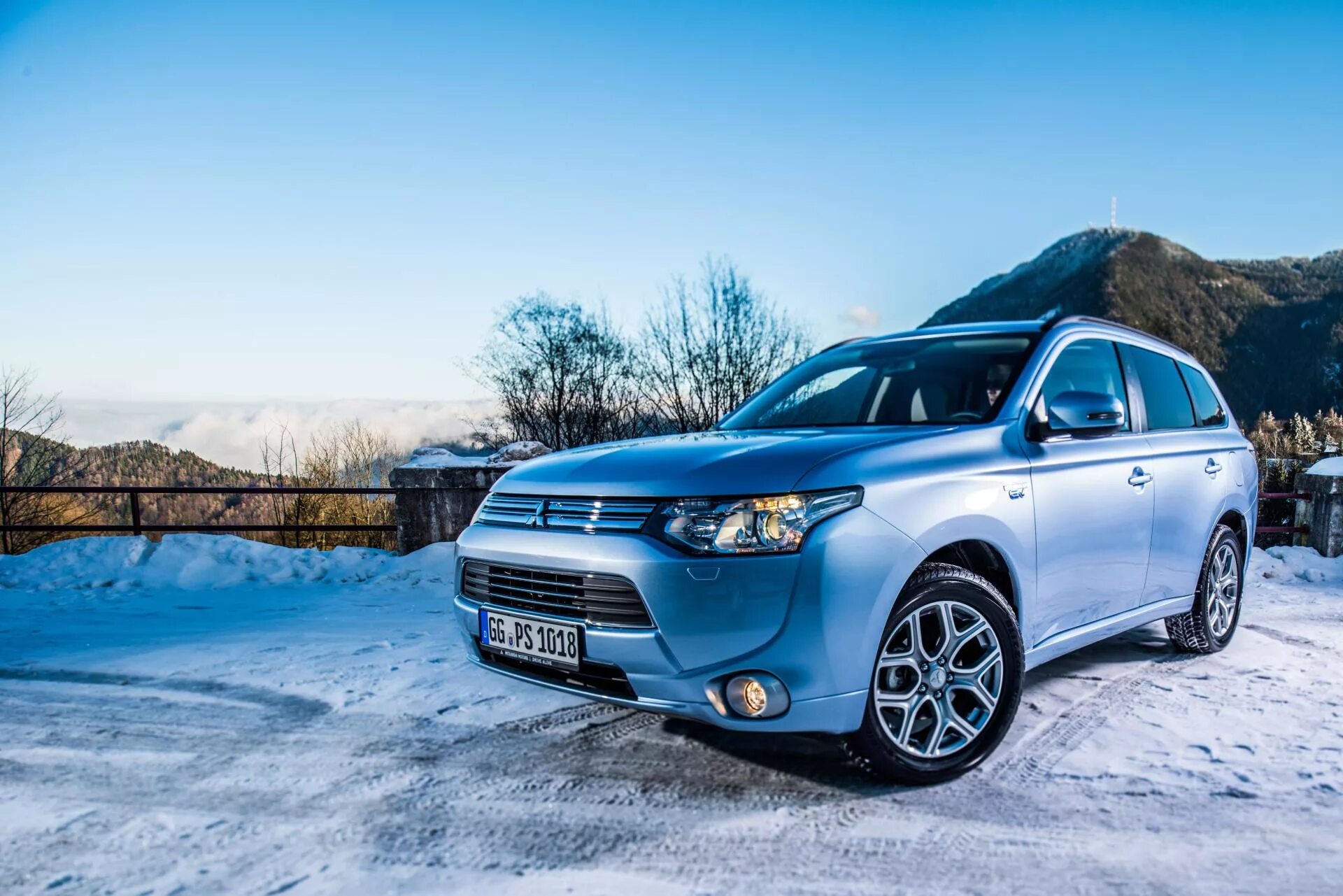Аутлендер лучший. Митсубиси аутлендер 3. mitsubishi outlander phev. mitsubishi outlander 3 phev. mitsubishi outlander phev 2013.