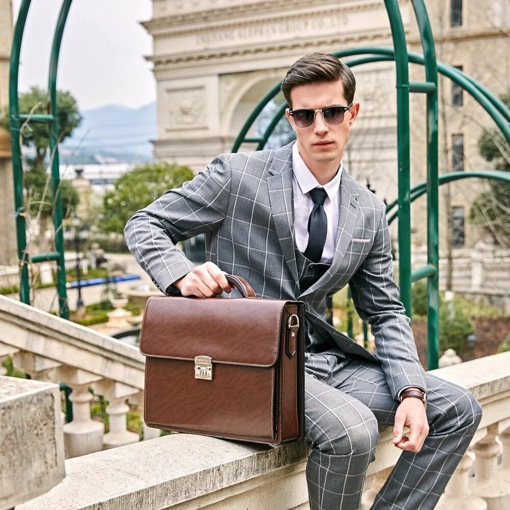 Hugo boss одежда для мужчин. успешный мужчина. дэвид ганди стильные образы. мужчина в деловом костюме. богатый пафосный.