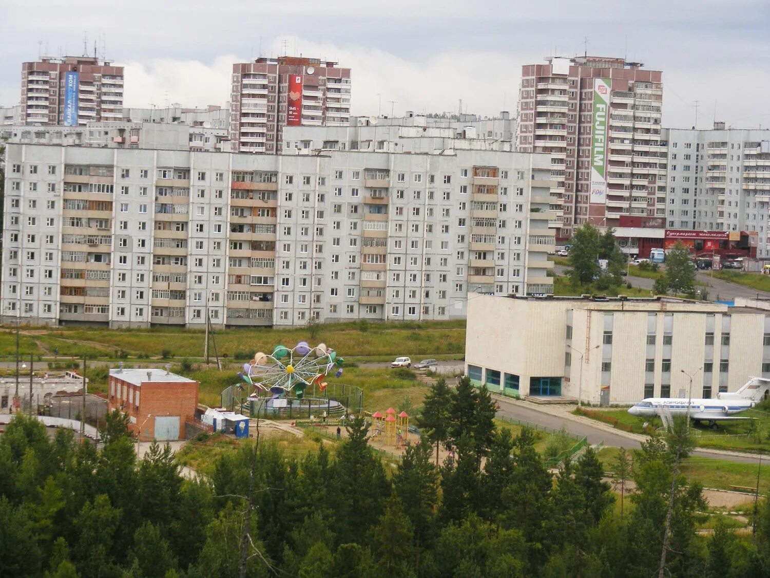 Купить квартиру в усть илимске комнатную. Усть-Илимск 14 этажки. Крыша 14 этажки в Усть Илимске. Детский дом Усть-Илимск. Жилой комплекс в Усть Илимске.