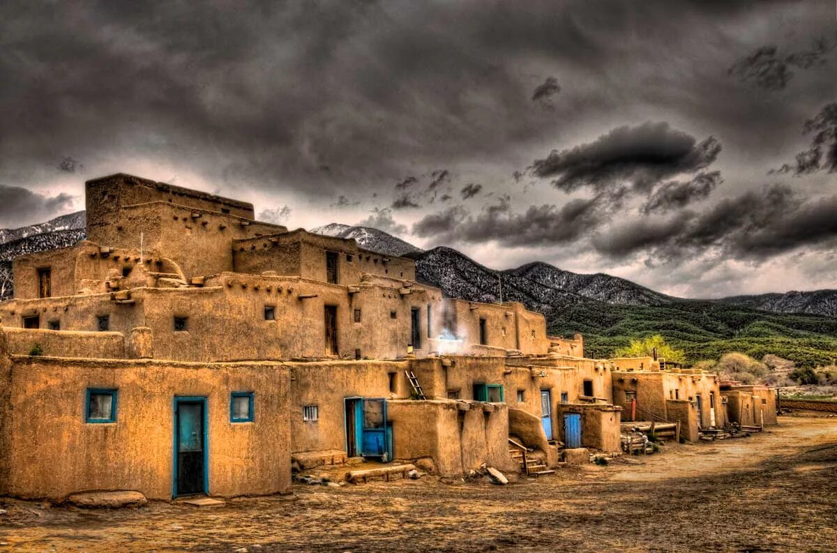 Индейское поселение пуэбло-де-таос. Гора таос нью мексико. Гул таоса. Таос город сша. Гул таоса.