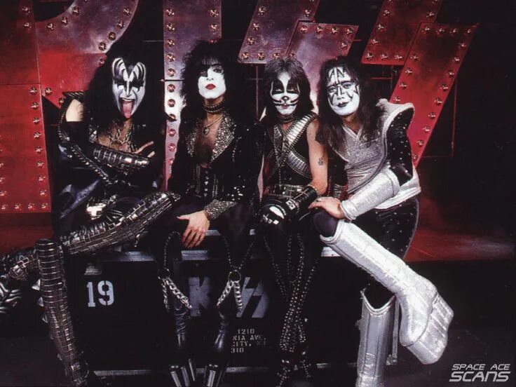 Kiss Band 1974. Kiss 1997. Kiss группа и Билл Окойн. The Rock 1997. Kiss the best