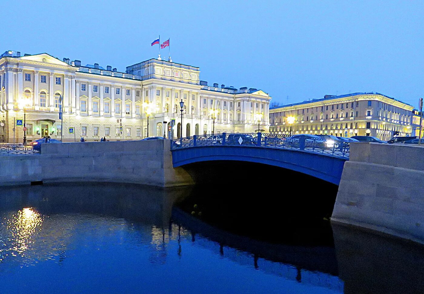Самый широкий мост в петербурге. Синий мост санкт-петербург. синий мост санкт-петербург самый широкий. исаакиевская площадь синий мост. ширина синего моста в санкт-петербурге.