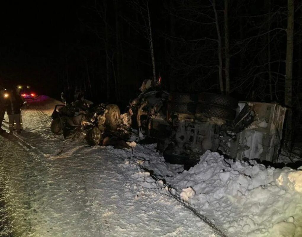 2010 ноябрь 27. ДТП Красноярский край с КАМАЗОМ. Авария на трассе Лесосибирск.