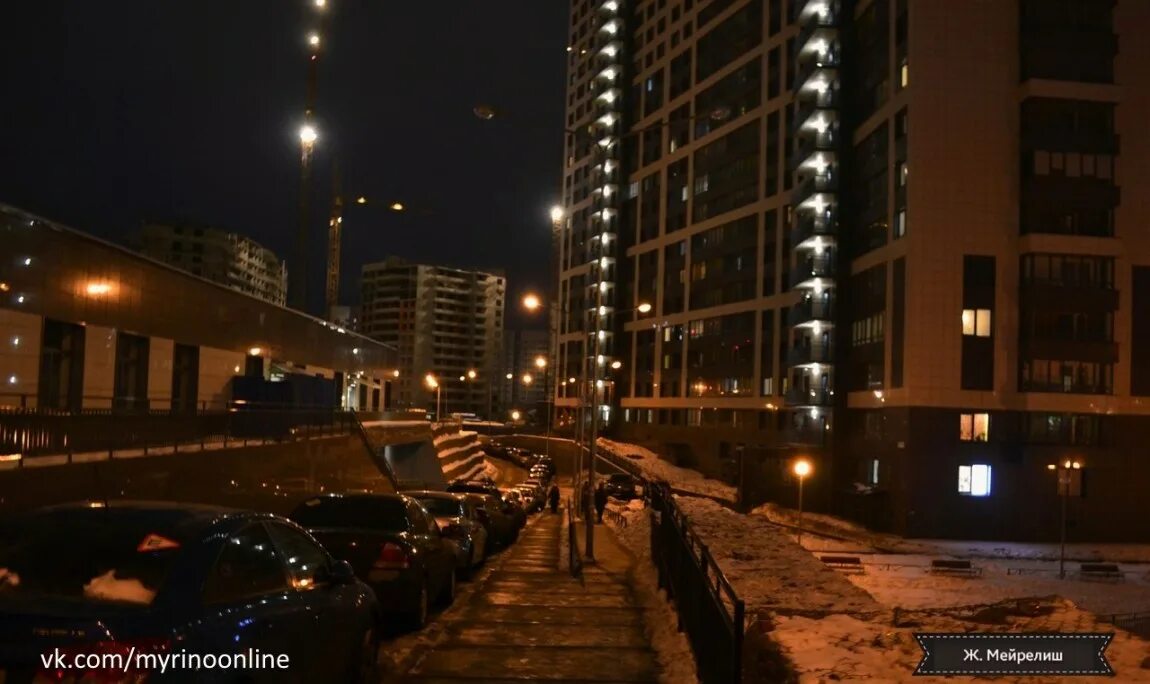 Пешеходная дорога в мурино спб. Привокзальная 3 мурино. Ночное мурино девяткино. Таблички метро девяткино. Практики в девяткино.