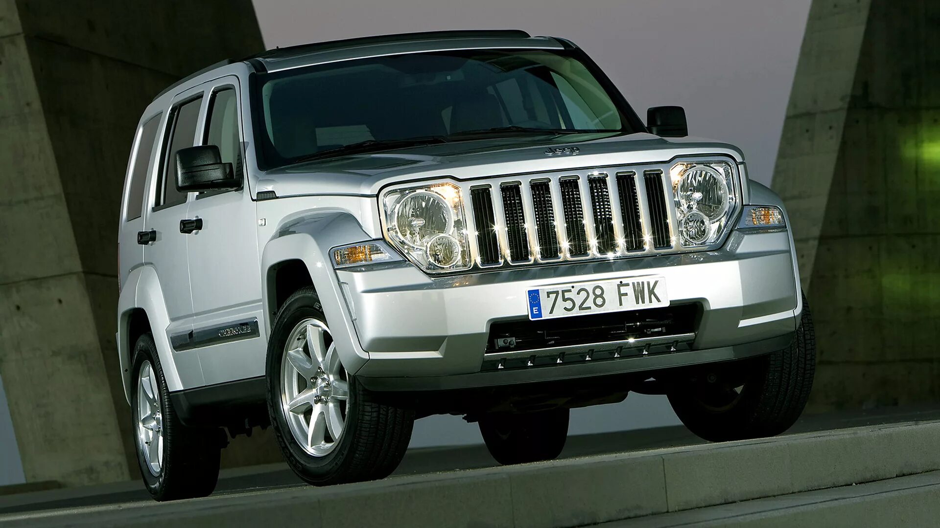 Jeep cherokee kk 2. Jeep liberty 2 поколение. 7. Jeep grand cherokee wk2 2010. Jeep cherokee limited 2007.