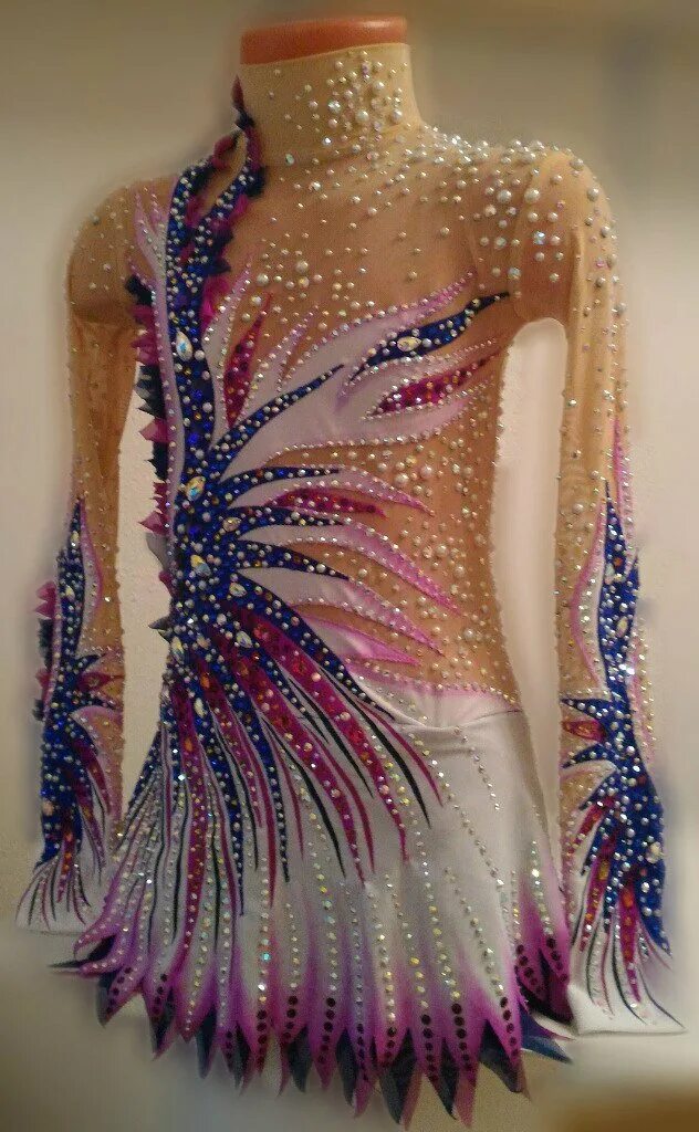 Купальники для акробатики. Купальники эмеральд для художественной гимнастики. Гимнастический купальник для выступлений со стразами. Купальник для художественной гимнастики черный. Гимнастический купальник со стразами.