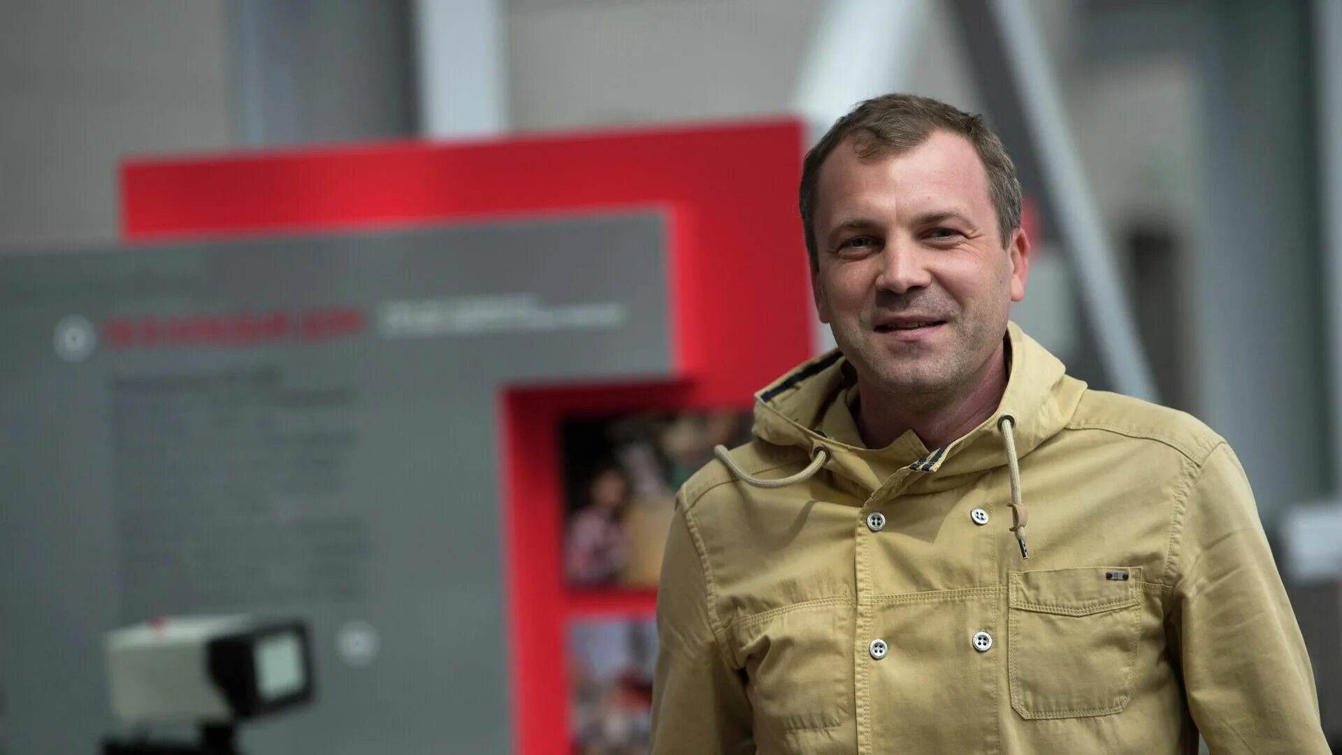 Военкоры 1 канала. Военкор ирина куксенкова журналист. Сладков военкор. Куксенкова ирина корреспондент. Военкор ирина куксенкова.