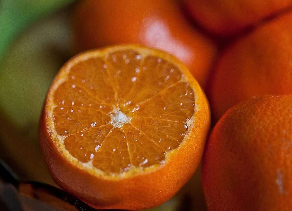 Почему мандарин оранжевый. Померанец апельсин. Гесперидий мандарина. Орендж апельсин а мандарин. Apelsin 1:1.