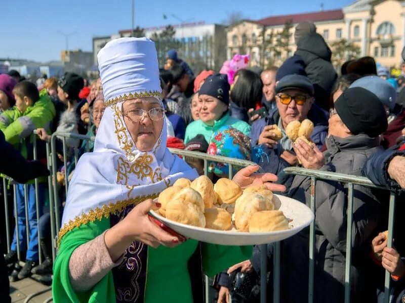 Праздники наурыз сколько дней. С праздником Наурыз. Наурыз в Казахстане. Празднование Наурыза. Наурыз фотосессия.