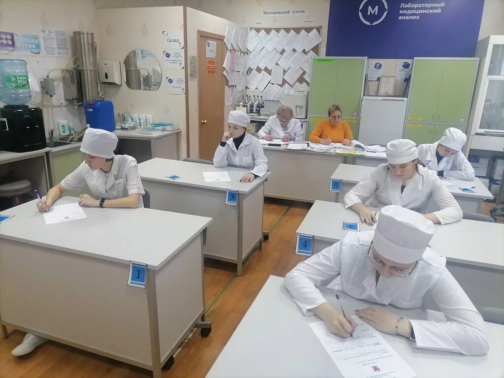 Медицинский лабораторный техник обучение. ЛМК Липецкий медицинский колледж. Липецк улица 9 мая 18 Липецкий медицинский колледж. Белорецкий медицинский колледж.