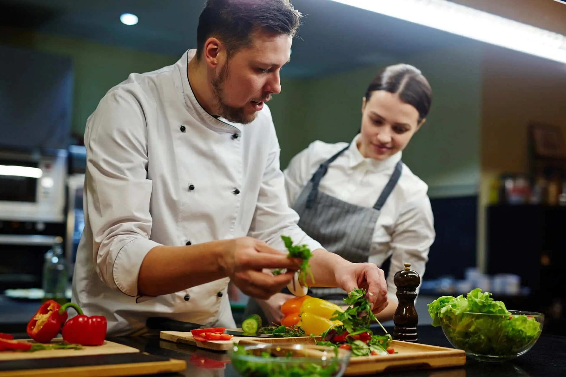 Cooking drive. Шеф-повар. Шеф повар ресторана. Повар в ресторане. Повар на кухне.