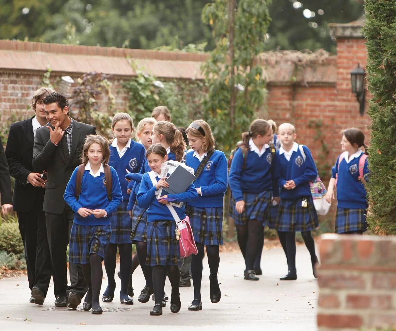 State school in britain. Queen Ethelburga's College ученики. Средняя школа в Британии. Средние школы Англии (secondary School).