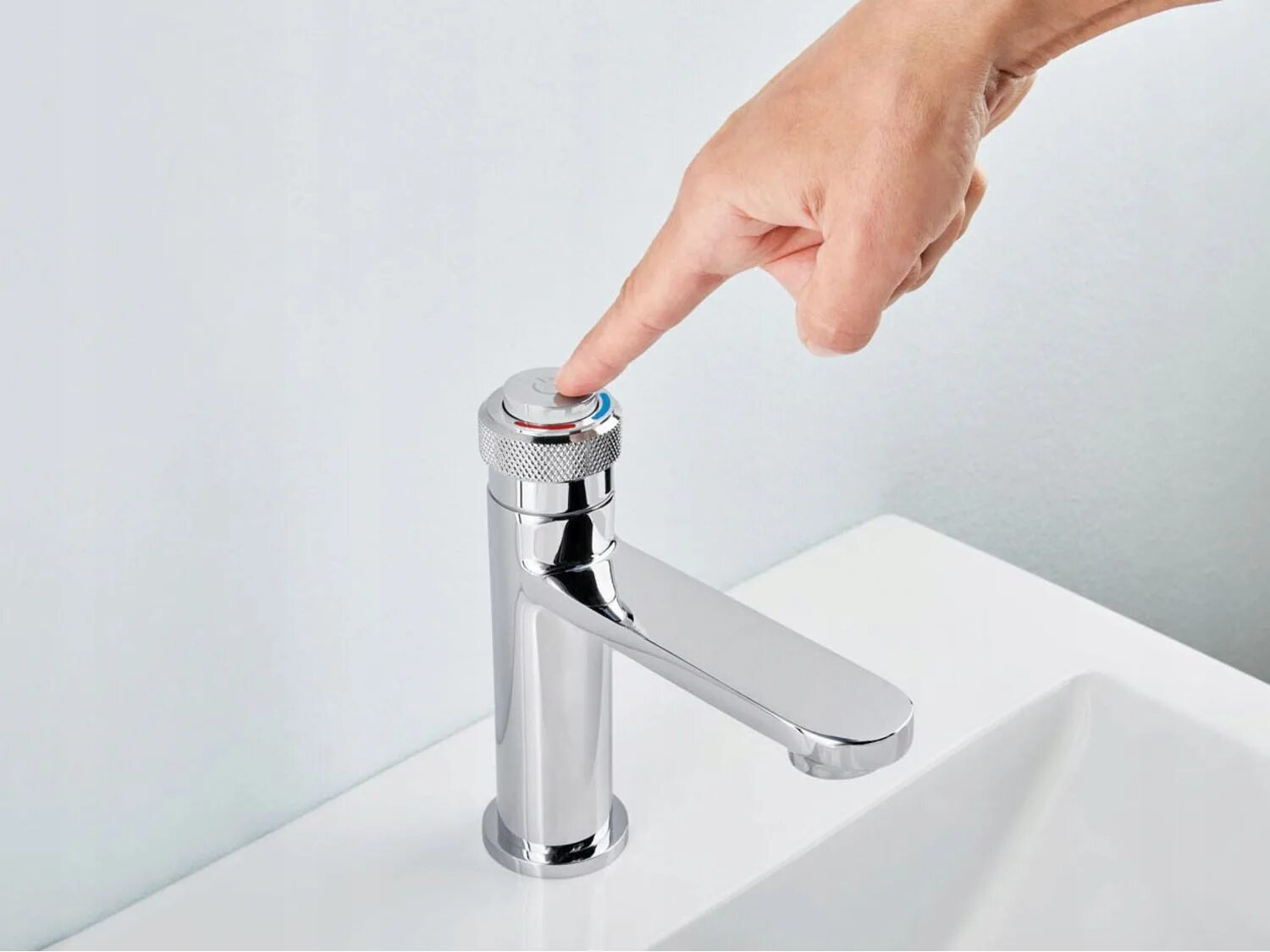 Кнопка для смесителя для душа. Смеситель для раковины basin Mixer tap Miomare. Кран с кнопкой. Кнопка кран для раковины. Смеситель с кнопочным переключателем.