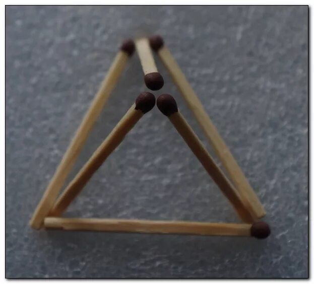 Из 6 спичек можно. 6 Спичек 4 равносторонних треугольника. Из 6 спичек сложить 4 равносторонних треугольника. Три равнобедренных треугольника из 6 спичек. Пирамидка из спичек.