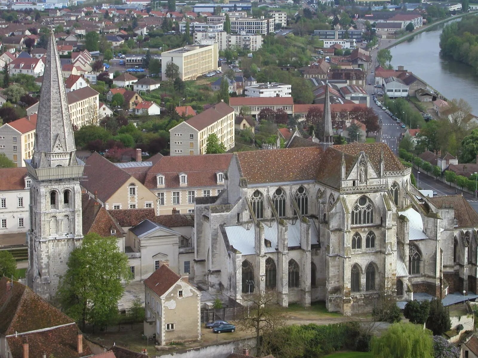 Сен-Жермен-де-пре в Париже. Сен-Жермен-де-пре (аббатство). Церковь сен-Жермен де пре, Франция. Монастырь сен Жермен. Де сен жермен