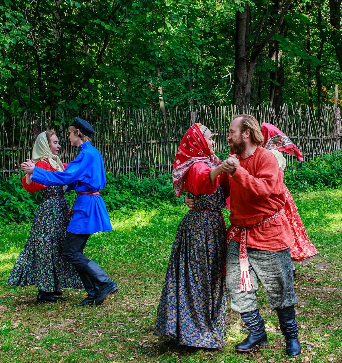 Пляши село. Русский традиционный танец. Хоровод. Хоровод на природе. Русский народный танец кадриль.