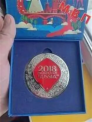Медаль волонтер сво. Значки волонтера ЧМ по футболу 2018.