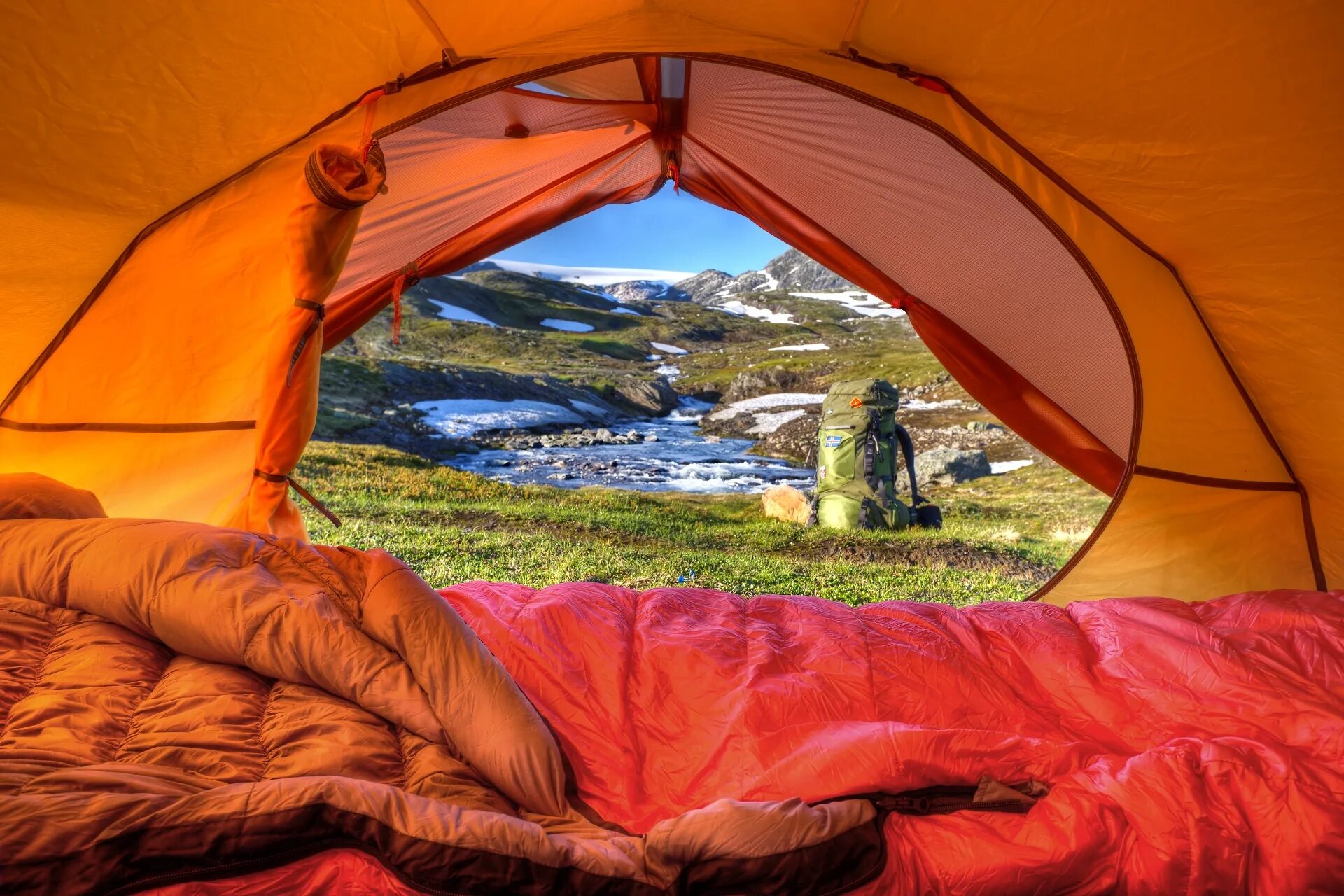 Спальный мешок палатка купить. Палатка Camping Tent. Палатка внутри. Палатка изнутри. Спальник палатка.