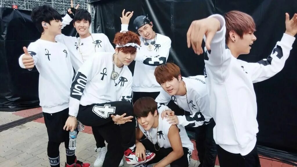 Момент bts. 13.06.2013 бтс. бтс дебют. группа бтс смешные моменты. кринжовые бтс.