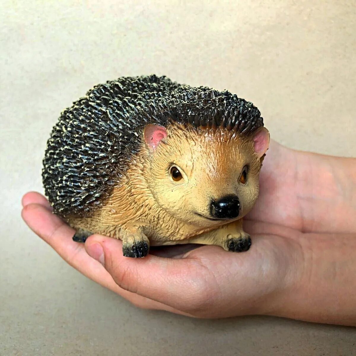 Еж сибирский обыкновенный. Фигурка ежики. И ежу понятно!. Смешной ежик фигурка. Обыкновенный ёж с ежатами.