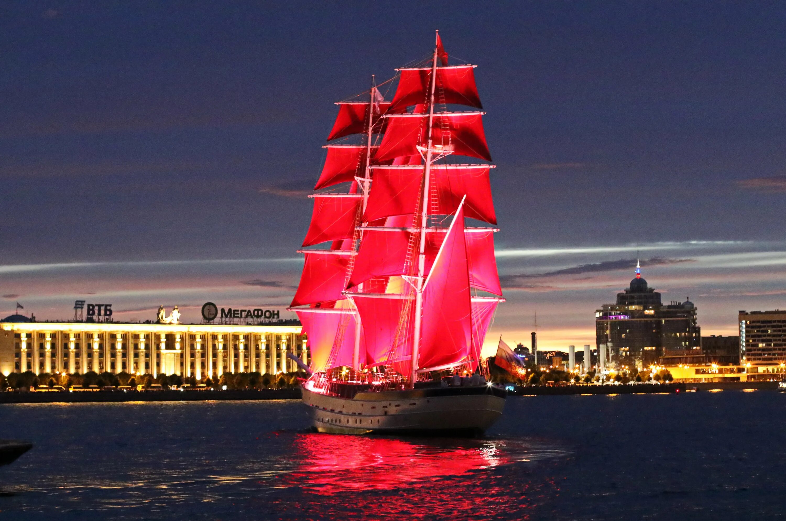 Парус туры санкт петербург. Алые паруса 2019 бриг россия. Санкт-петербург нева алые паруса. Алые паруса 2022 в санкт-петербурге. Праздник алые паруса в санкт-петербурге.