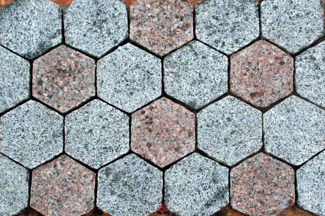 граненными плитами