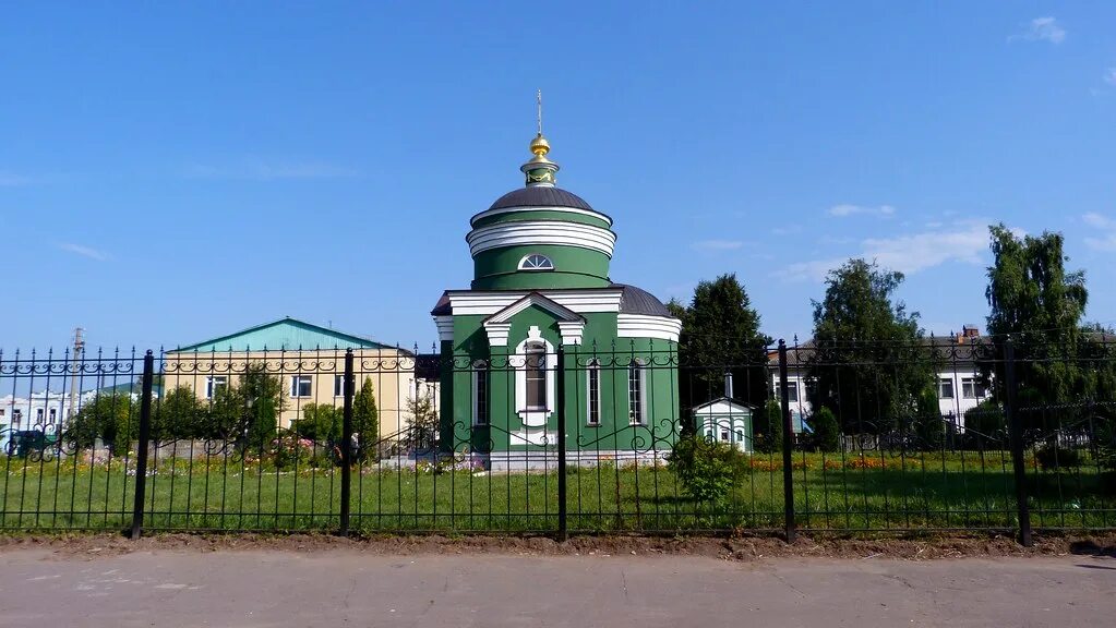 Дмитровск сейчас. Дмитровск Орловская область. Дмитровск-Орловский Орловской области. Достопримечательности города Дмитровск Орловский. Площадь города Дмитровска Орловской области.