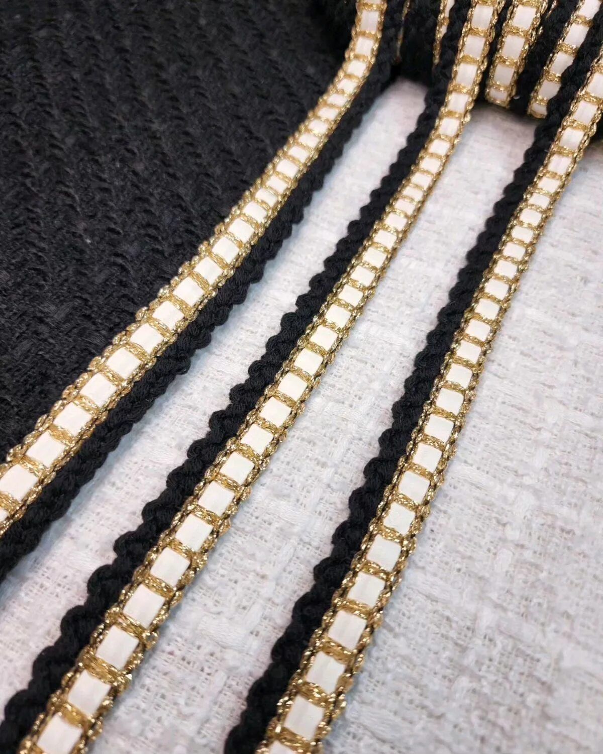 Тесьма "шанель" 66730. Тесьма шанель белое 12мм (20ярд). Тесьма шанель. Тесьма шанель с бахромой. Тесьма шанель 63686.