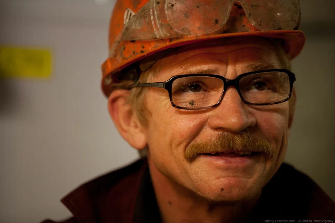 Противодутьевая сбойка метрополитена это. Вакансии проходчика в москве. Путейцы петербургского метрополитена. Вакансии проходчика в москве. Горнорабочий подземный.