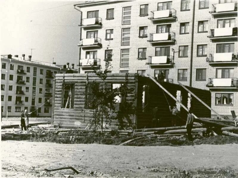 Энгельс тракторная. Старый дом 1965. Старый дом в Пионерском. Большой дом 1965г. 13 Октября 1965 г.