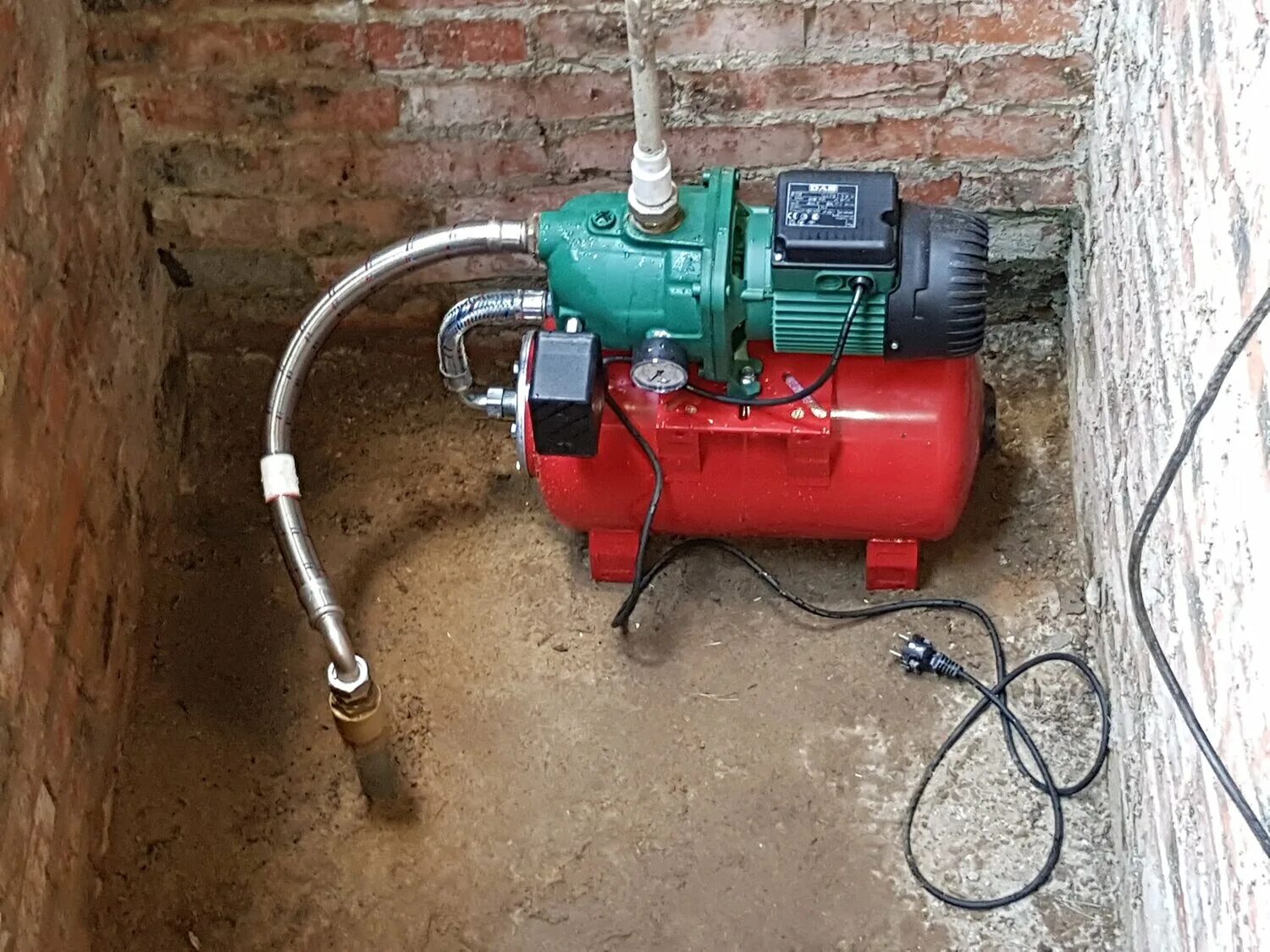 Насос для абиссинской скважины 15 метров. Водопроводный колодец под навес к дому. Бурильная установка для скважин. Погружной канализационный насос кит фото. Насос погружной belamos tf3-40.