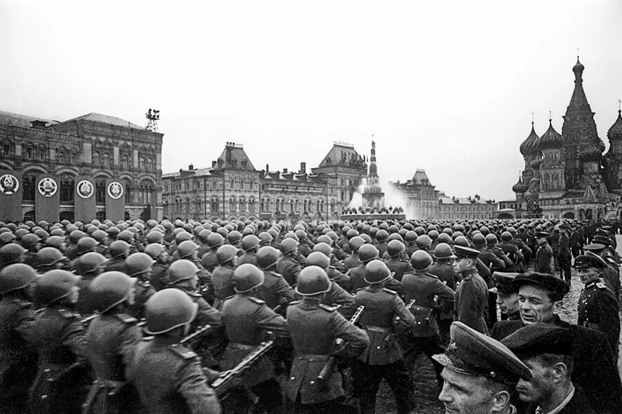 Парад победы май 1945. 24 Июня 1945 года в Москве состоялся парад Победы. Парад Победы в Москве 1945г. Красная площадь Москва парад Победы 1945. Парад 9 мая 1945 Москва.