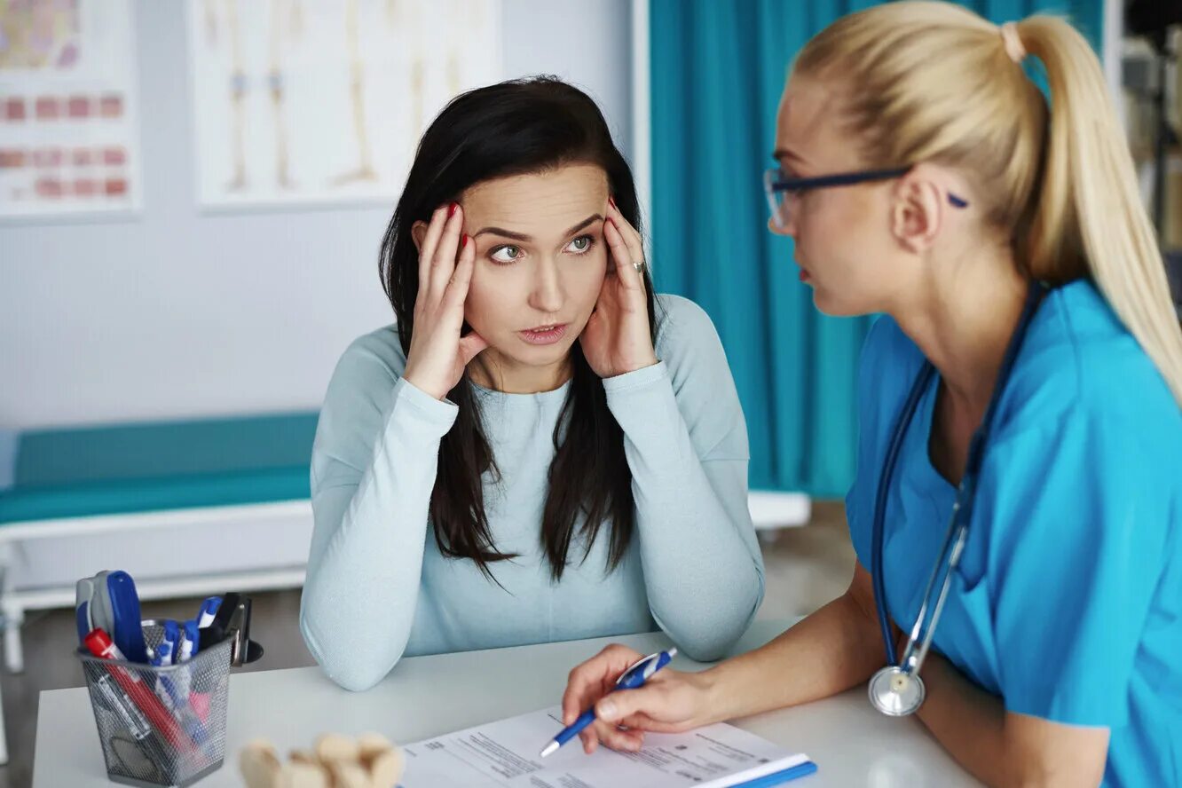 Лекция врача. Прием нескольких врачей. Разные врачи. Команда врачей. Прием нескольких врачей.