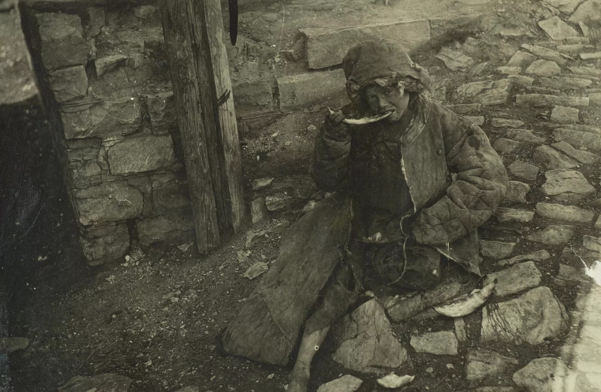 Дети голод в Поволжье 1921-1922. Голод в Поволжье 1921-1922 каннибализм. Голод 1921 года Оренбург. Голод стоял страшный