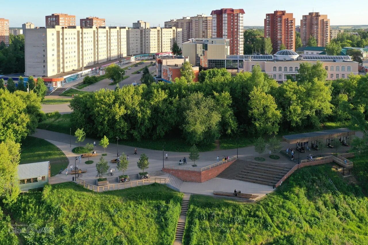 В городе глазов есть. Город глазов удмуртия. горсад глазов. глазов набережная. город глазов горы.
