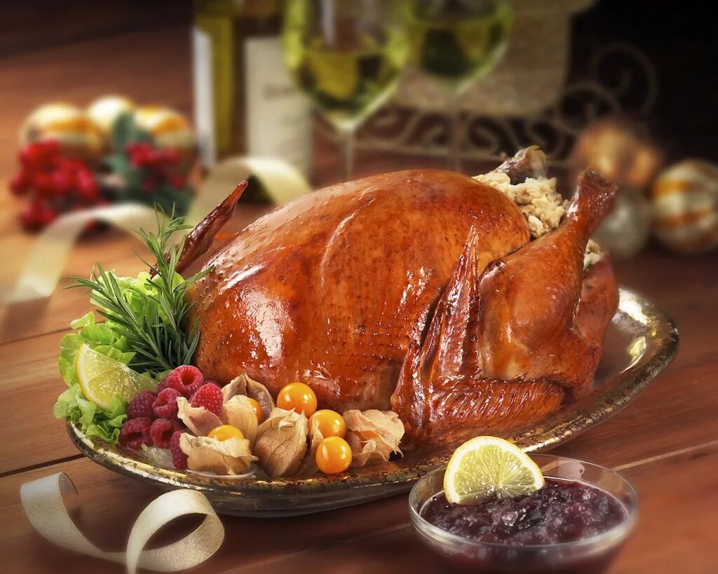 индейка в духовке целиком. приготовить запеченную индейку. запеченные крылья индейки. индейка prigotovlennaya. индейка в духовке запеченная целиком.