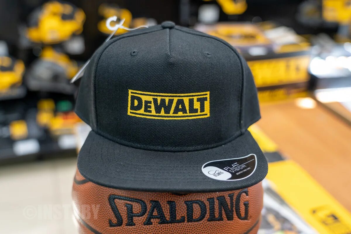 Snap back. Бейсболка DEWALT. Snapback DEWALT. Шапка DEWALT. Спецодежда DEWALT.