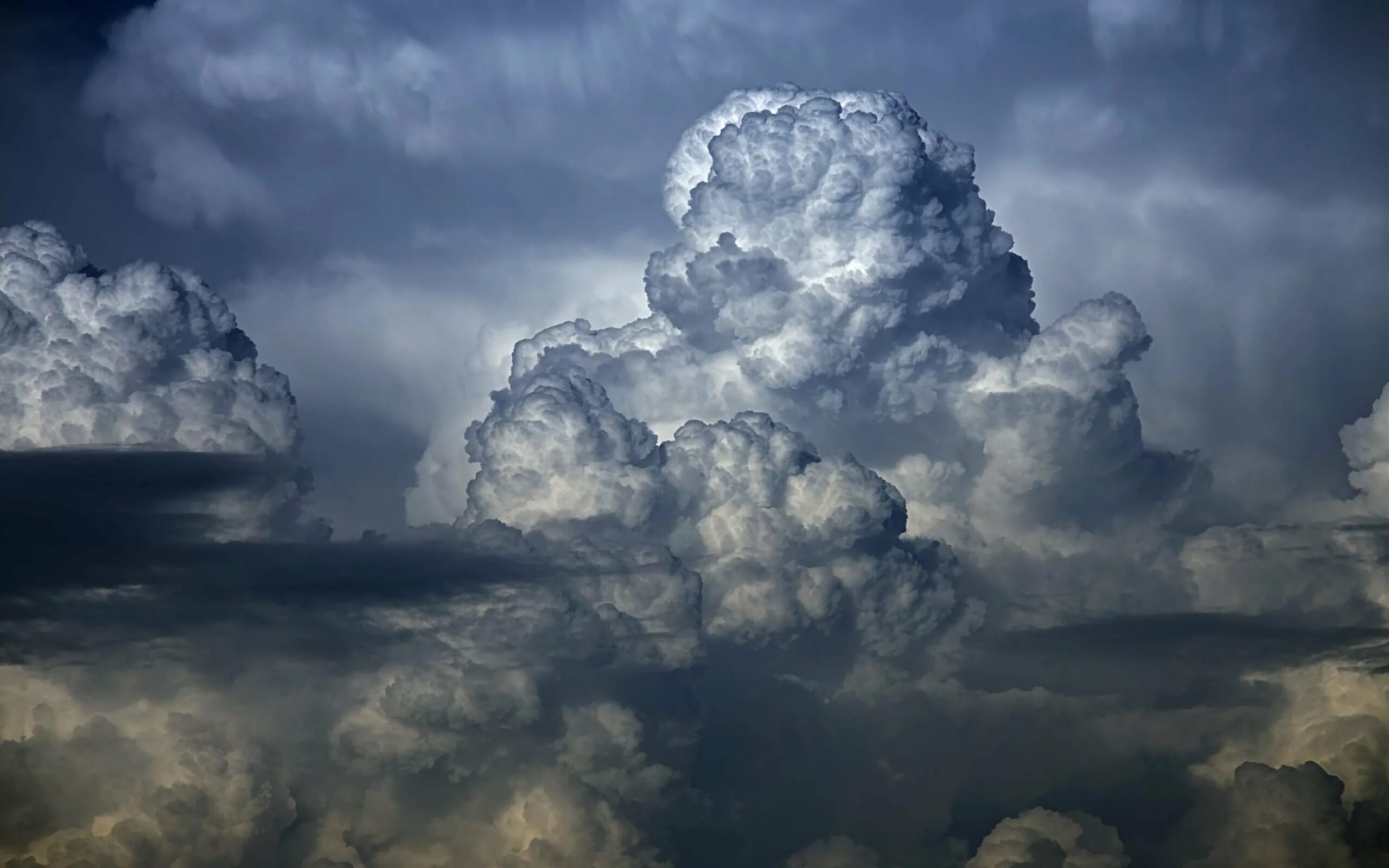 Висели серые облака. Кучево-дождевые облака. Кучевые грозовые облака. Питер Аллен Нисбет грозовые облака. Тучи.