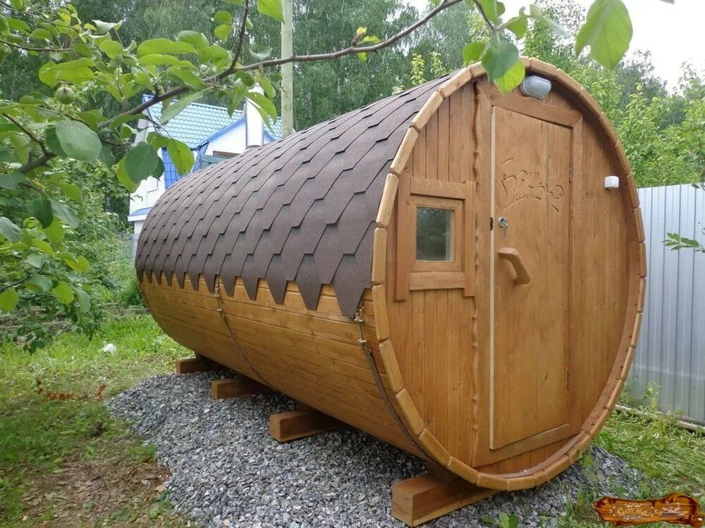 Баня бочка 6м. Необычные мини бани. Сарай бочка. Баня бочка. Деревянные бочки для бани.
