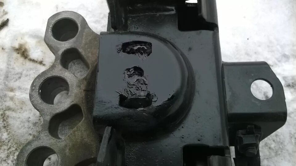 Опора двигателя авео т300 правая. Подушка двигателя авео т300 правая. Опора двигателя авео т300 правая. Крепления двигателя авео т300. Авео т300 левая опора двс.
